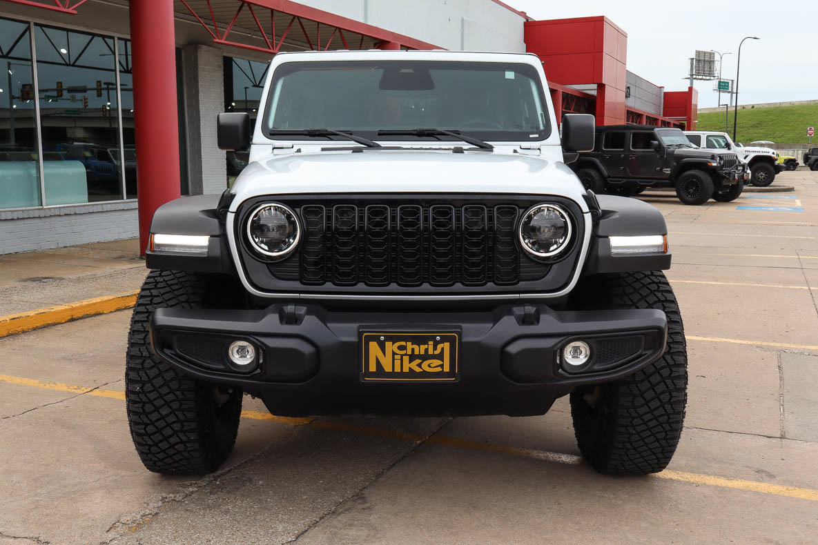 Used 2025 Jeep Wrangler Unlimited Sport AWD/4WD image 3