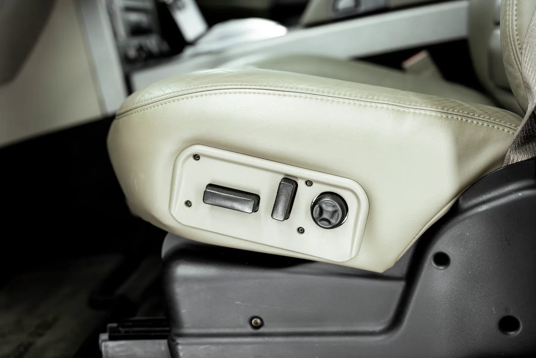 Used 2003 HUMMER H2 Luxury w/ Preferred Equipment Group AWD/4WD image 24