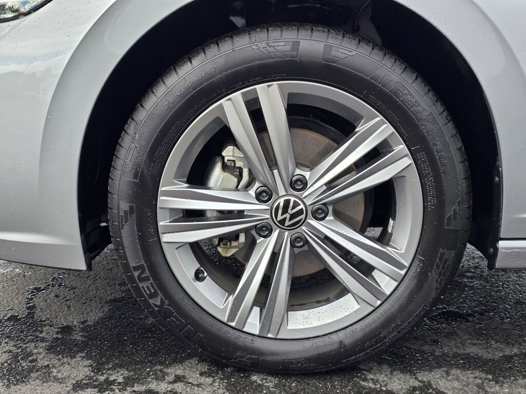 Used 2024 Volkswagen Jetta SE image 12