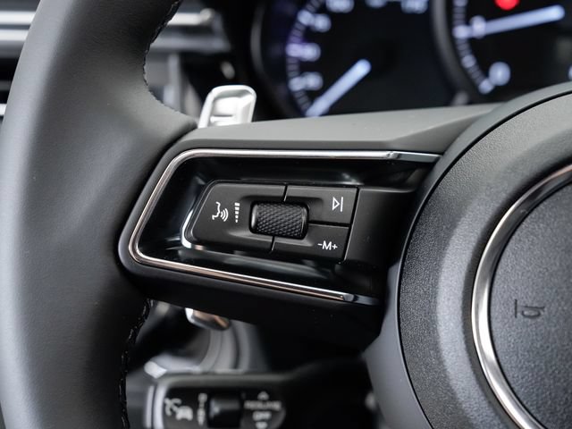 Certified 2025 Porsche Macan AWD/4WD image 14
