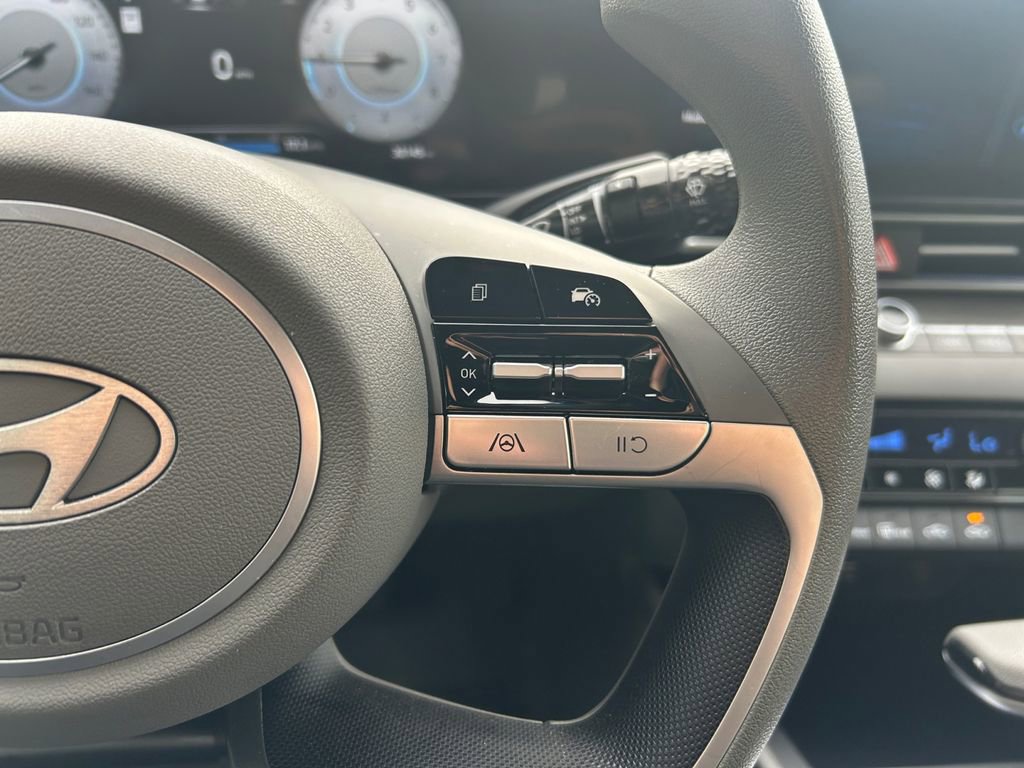 Used 2024 Hyundai Elantra SEL image 18