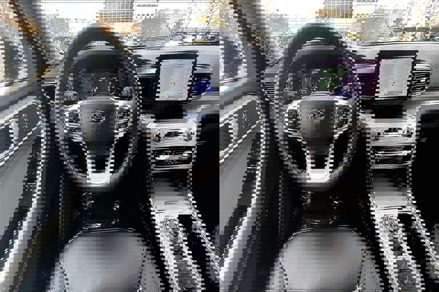 Used 2022 Ford Explorer XLT w/ Equipment Group 202A image 5