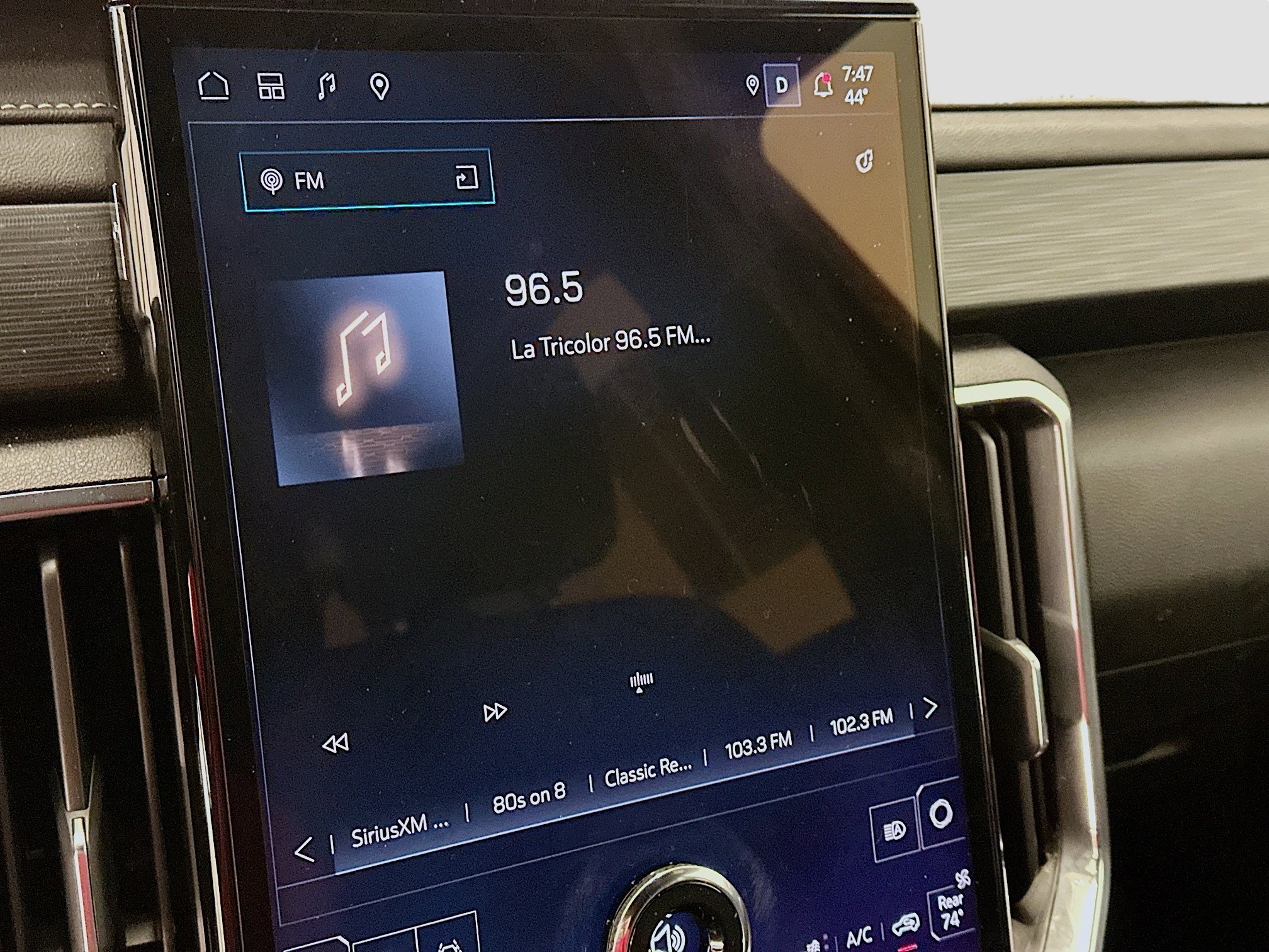 Used 2025 GMC Acadia Elevation image 21