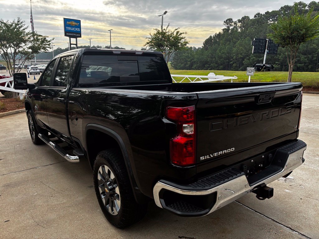 Used 2022 Chevrolet Silverado 2500 LT w/ Texas Edition AWD/4WD image 9
