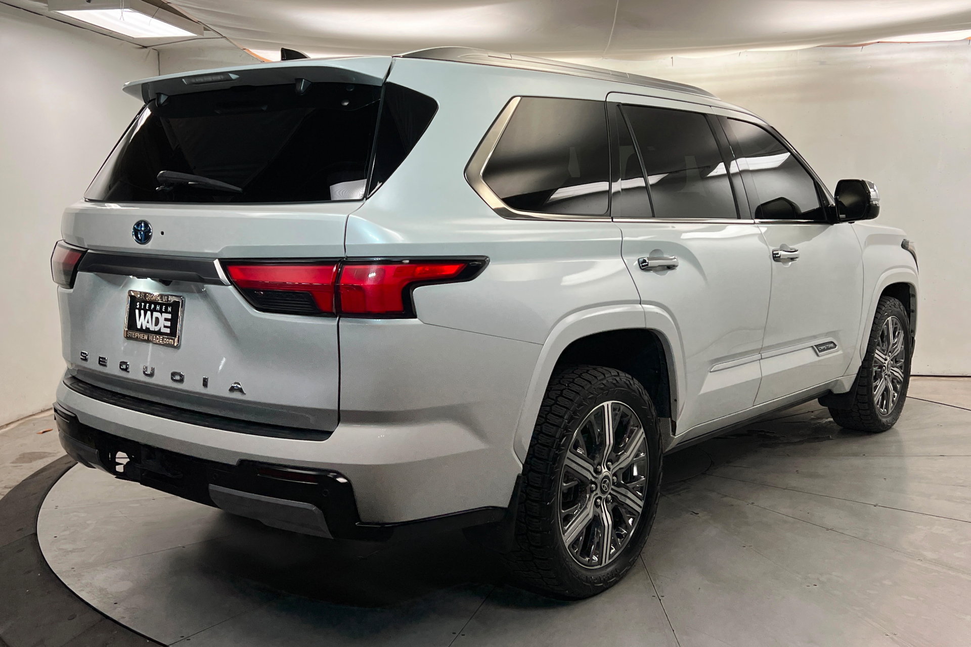 Used 2023 Toyota Sequoia Capstone AWD/4WD image 5