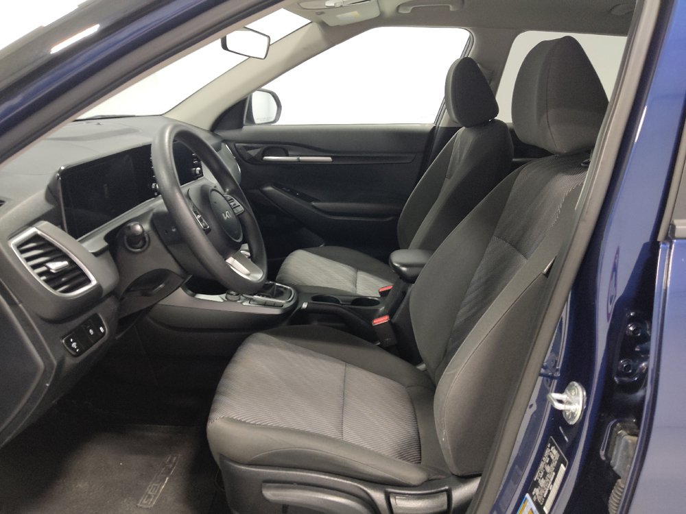 Used 2025 Kia Seltos LX AWD/4WD image 17
