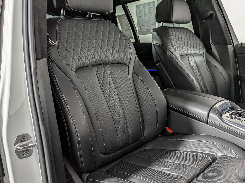 Used 2024 BMW X7 xDrive40i w/ Executive Package image 22