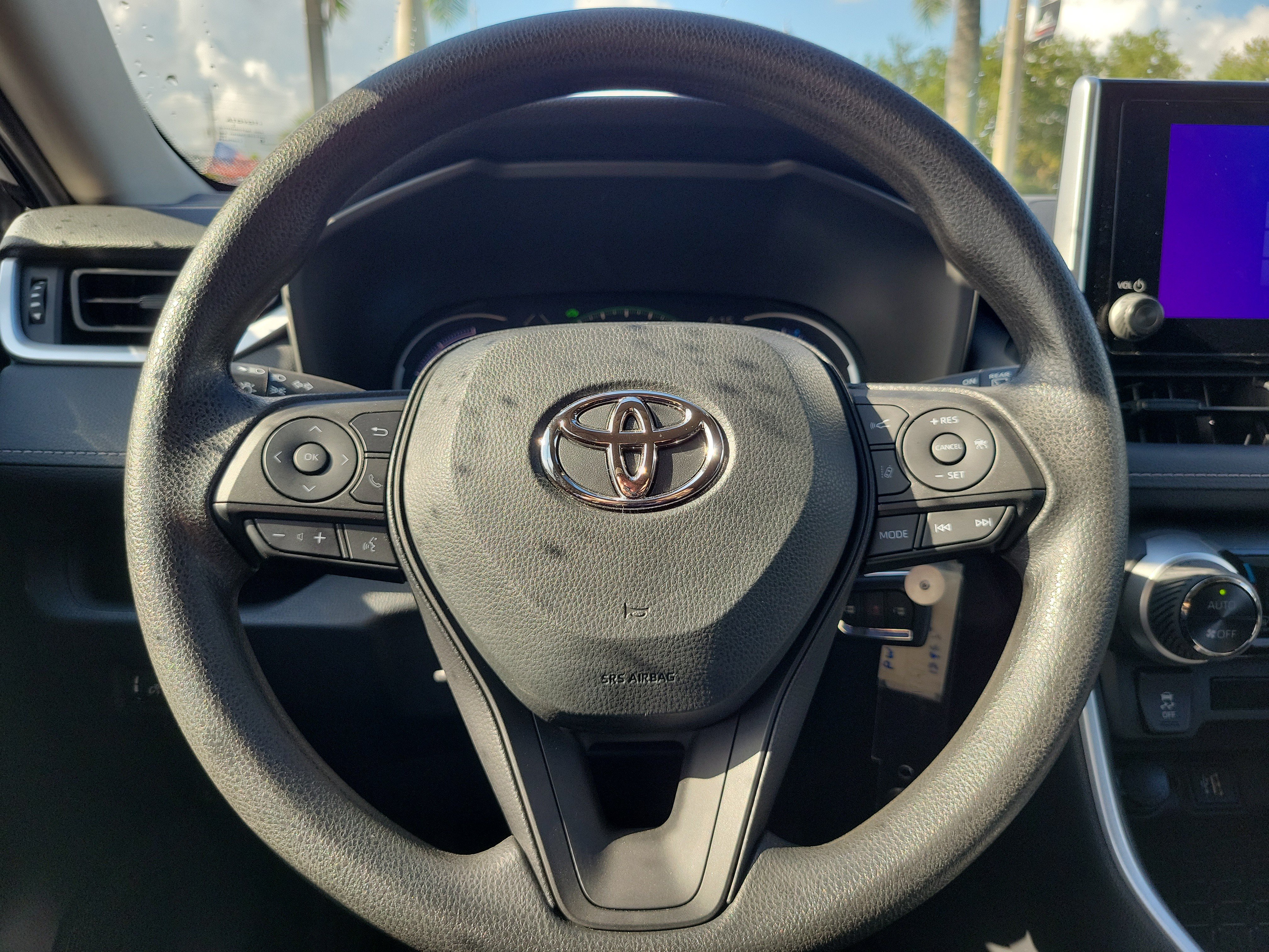 Used 2023 Toyota RAV4 LE AWD/4WD image 23