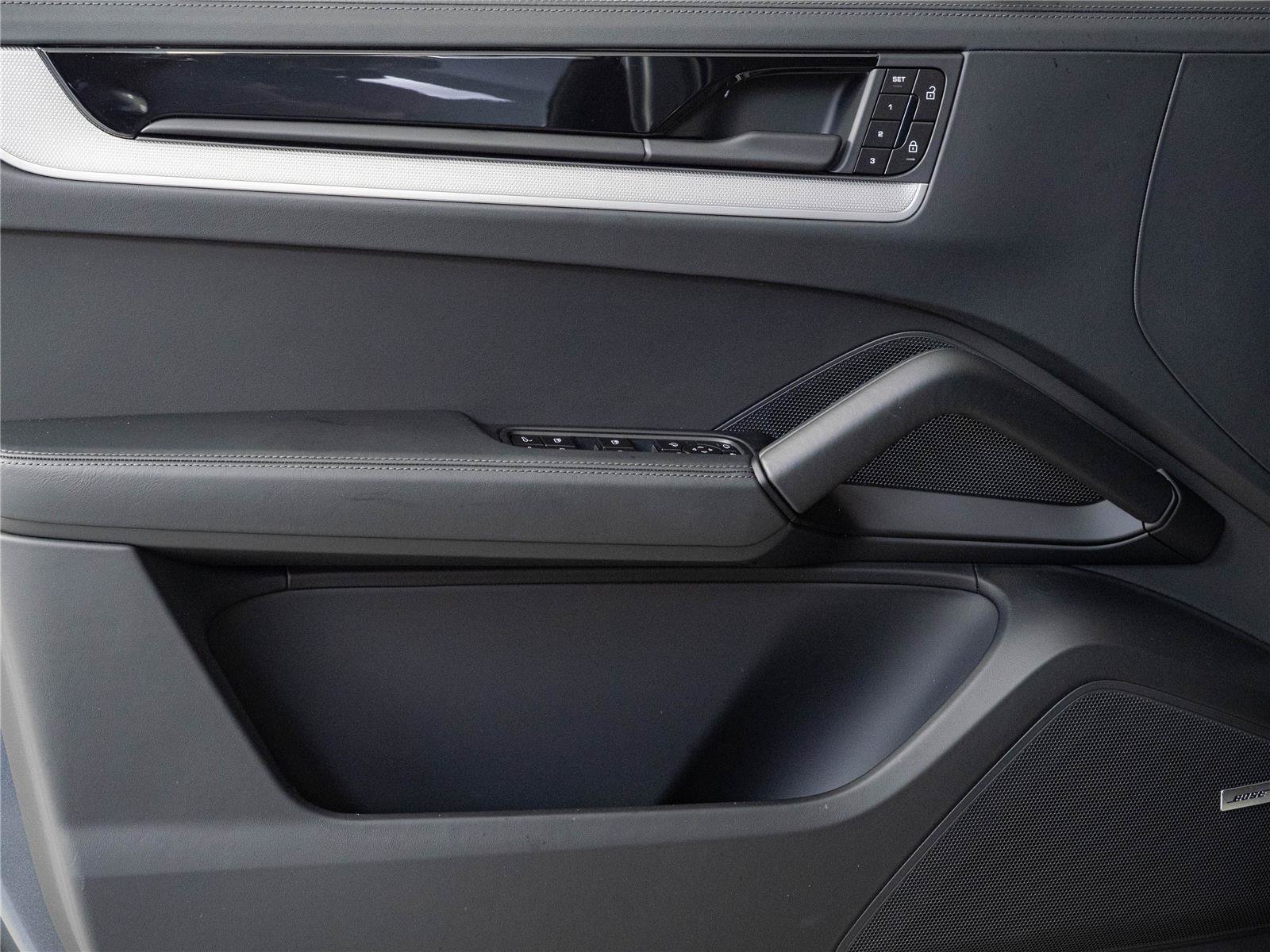 Certified 2026 Porsche Cayenne AWD/4WD image 6