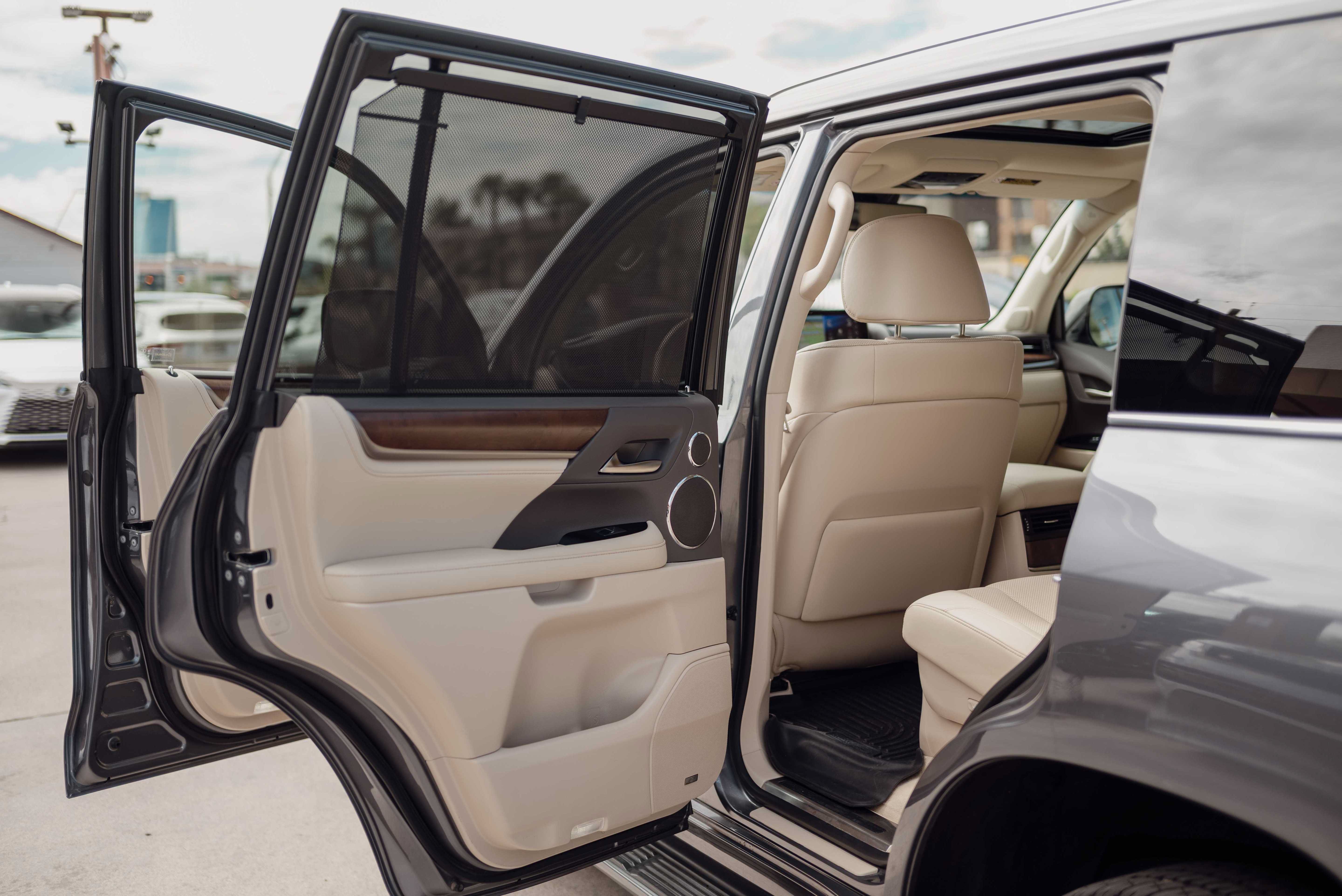 Used 2016 Lexus LX 570 4WD w/ Luxury Package image 11