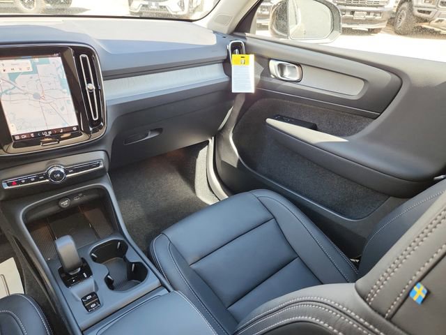 New 2025 Volvo XC40 B5 Core w/ Protection Package Premier AWD/4WD image 12