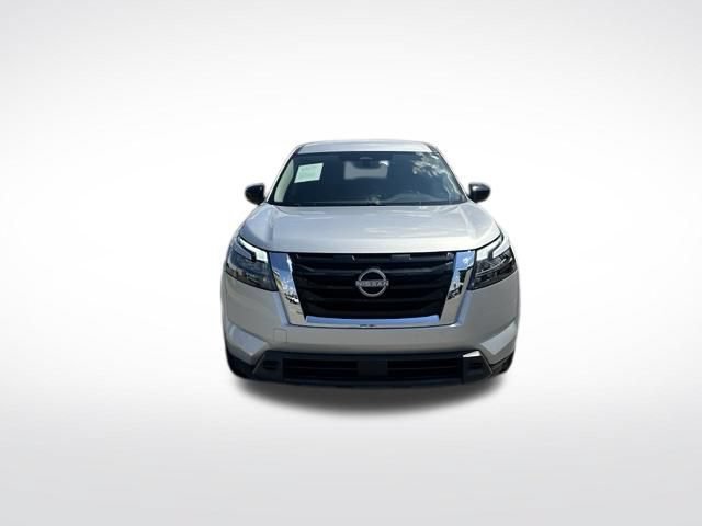 Used 2024 Nissan Pathfinder S FWD image 2