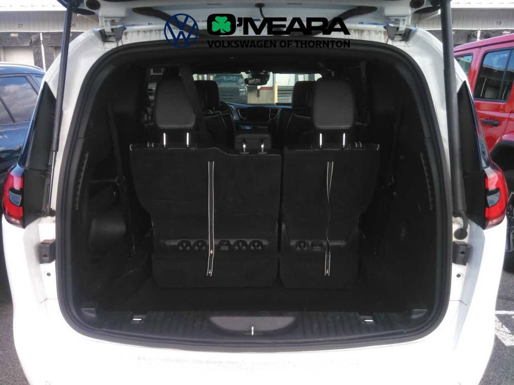 Used 2025 Chrysler Pacifica Limited FWD image 4