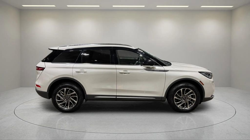 Certified 2021 Lincoln Corsair AWD w/ Equipment Group 101A image 2