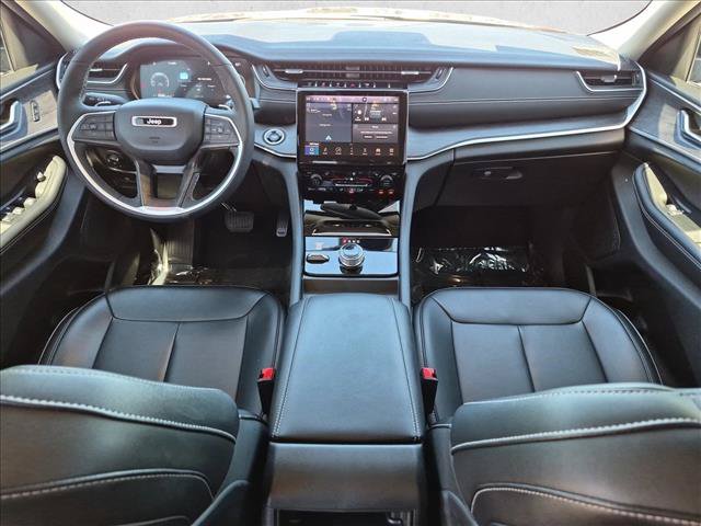 Used 2024 Jeep Grand Cherokee Limited w/ Black Appearance Package AWD/4WD image 19