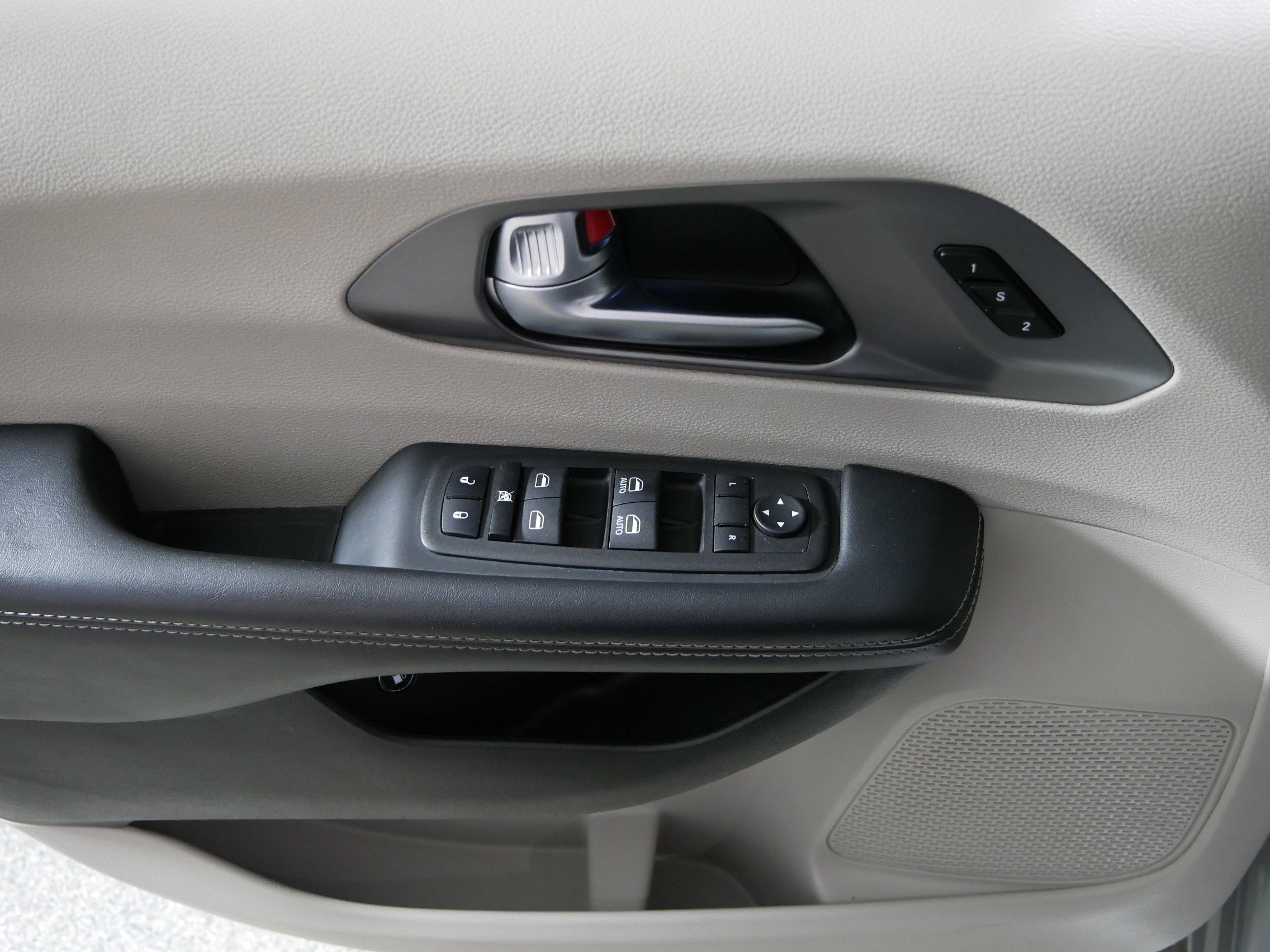 Used 2023 Chrysler Pacifica Touring-L FWD image 19