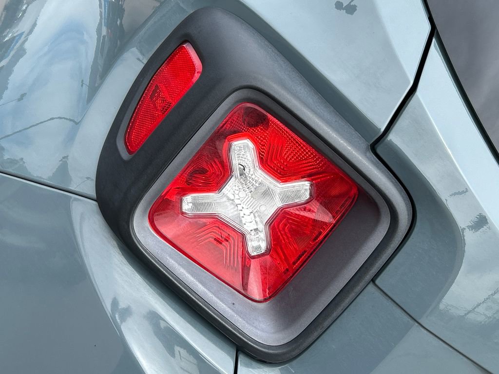 Used 2015 Jeep Renegade Trailhawk w/ Premium Leather Group image 24