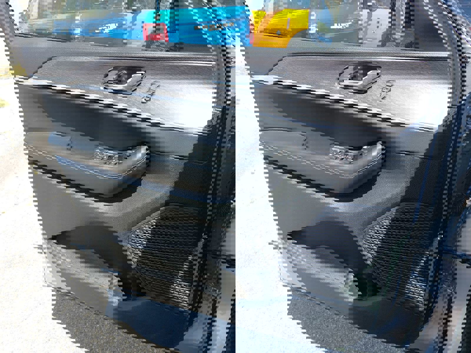 Used 2024 Jeep Grand Cherokee Limited image 28