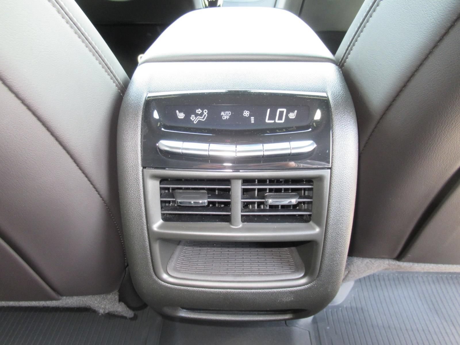 Certified 2026 Cadillac XT5 Sportv w/ LPO, Floor Liner Package AWD/4WD image 37
