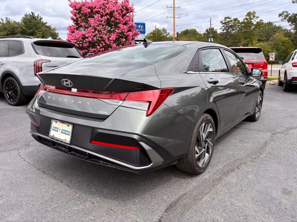 Used 2025 Hyundai Elantra Limited FWD image 7