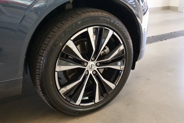 Used 2024 Volvo XC60 B5 Plus image 8