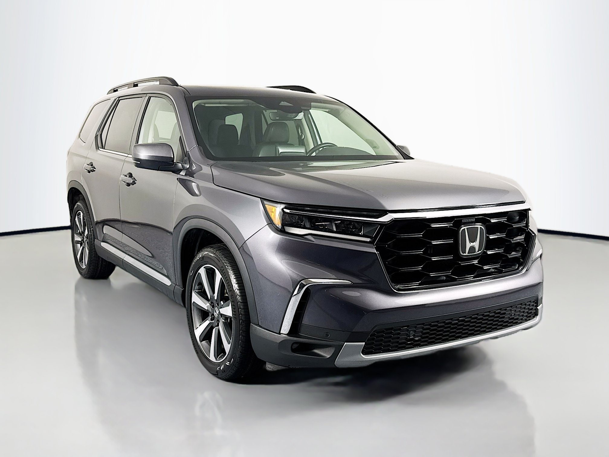 Certified 2023 Honda Pilot Touring image 3