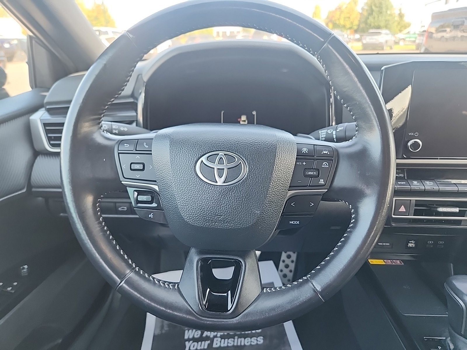 Used 2025 Toyota Camry SE FWD image 8
