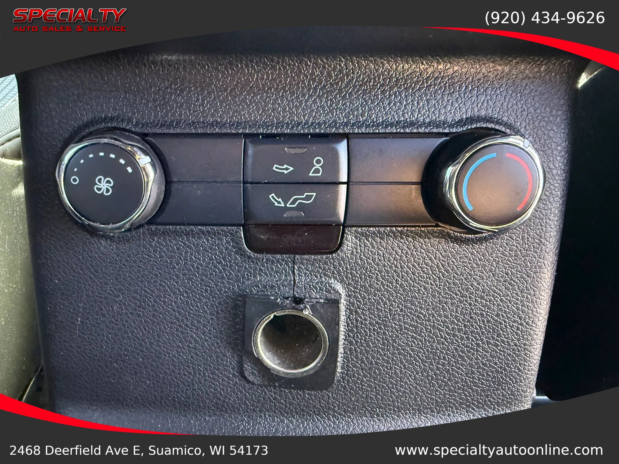 Used 2018 Ford Explorer XLT w/ Equipment Group 201A AWD/4WD image 25