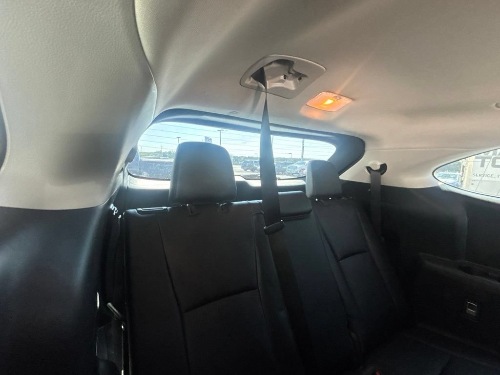Used 2022 Toyota Highlander XLE AWD/4WD image 30