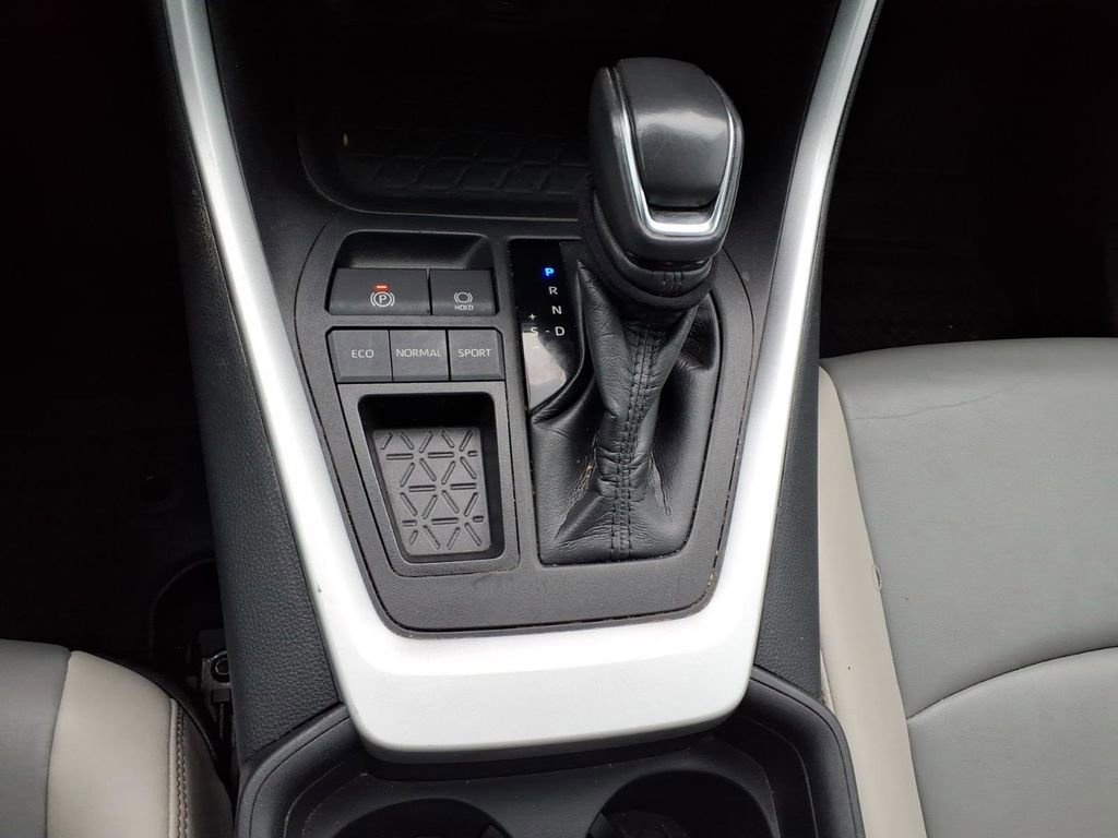 Used 2021 Toyota RAV4 XLE Premium image 14