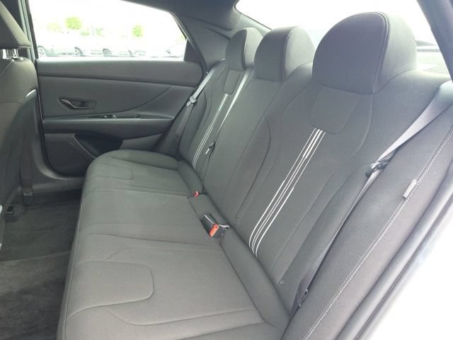Certified 2025 Hyundai Elantra SEL FWD image 6