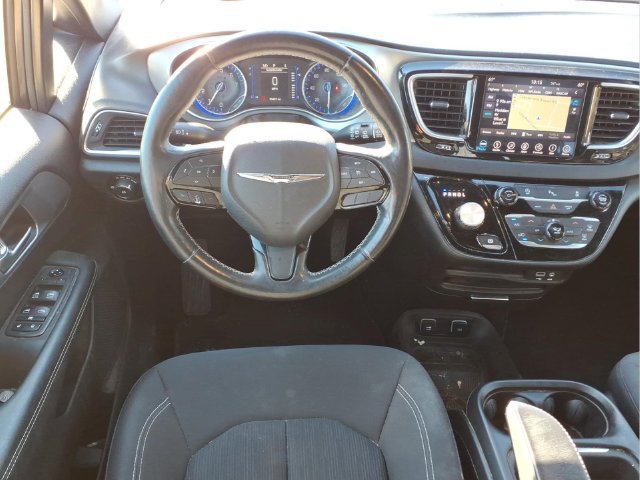 Used 2019 Chrysler Pacifica Touring Plus w/ S Appearance Package FWD image 4
