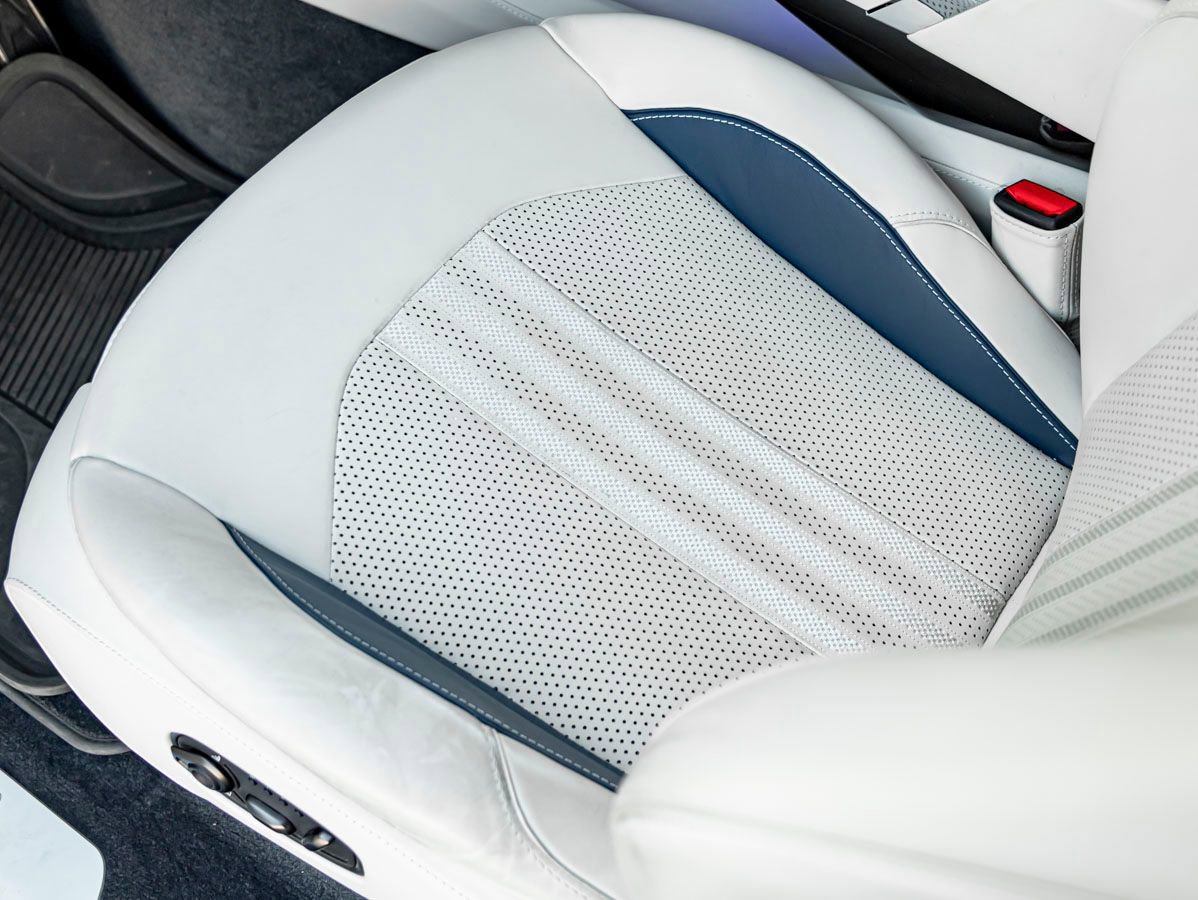 Used 2025 Aston Martin DBX 707 image 16