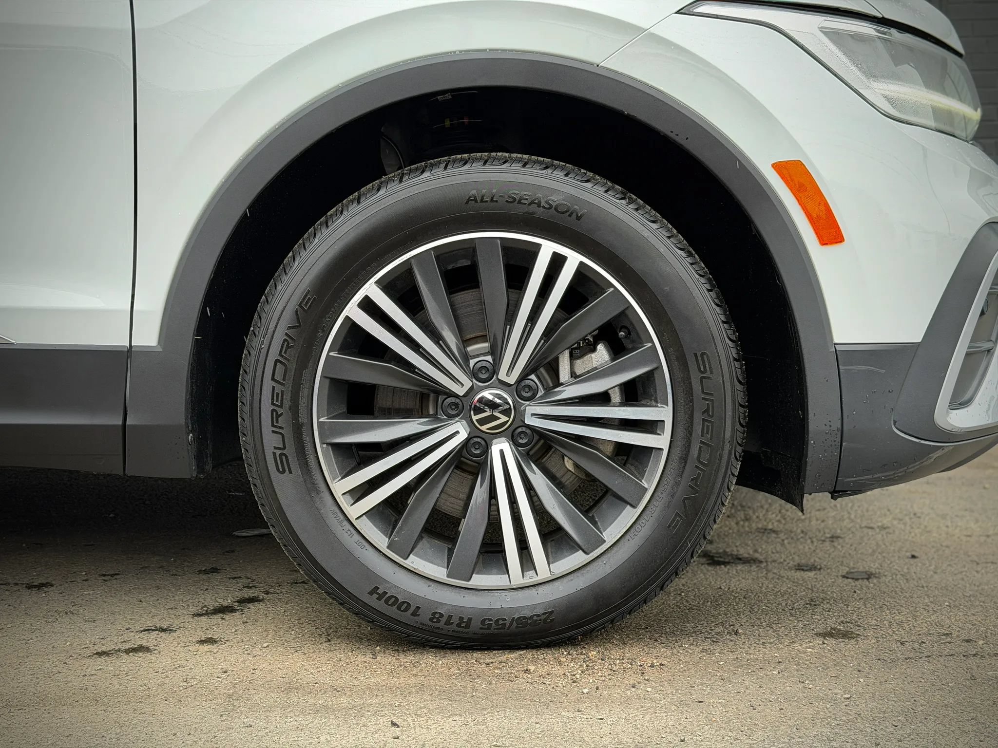 Used 2024 Volkswagen Tiguan SE AWD/4WD image 27
