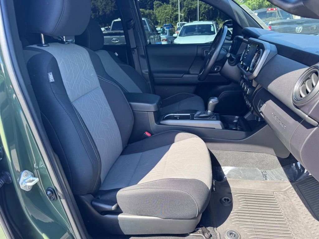 Used 2022 Toyota Tacoma TRD Off-Road AWD/4WD image 13