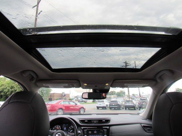 Used 2020 Nissan Rogue SL w/ Premium Package AWD/4WD image 13