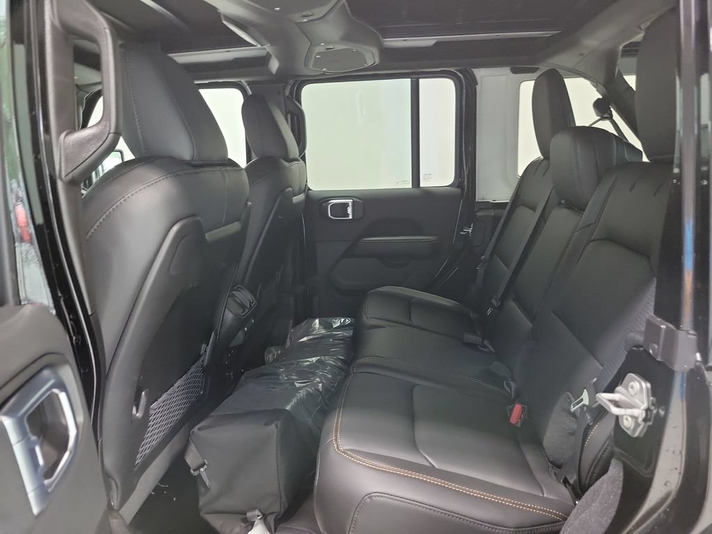 New 2026 Jeep Wrangler Unlimited Sahara w/ Technology Group AWD/4WD image 17