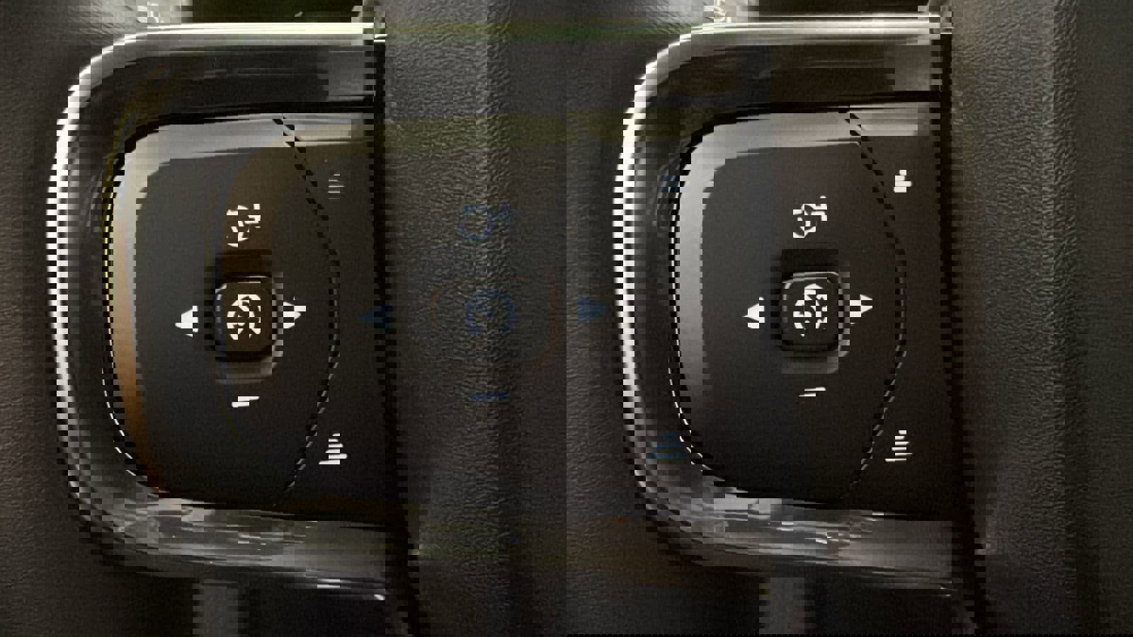 Used 2026 Volvo XC40 B5 Core w/ Climate Package image 13