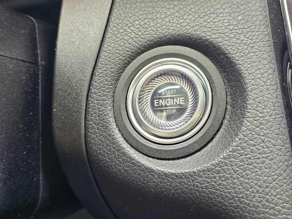 Used 2020 Mercedes-Benz GLC 300 4MATIC image 26