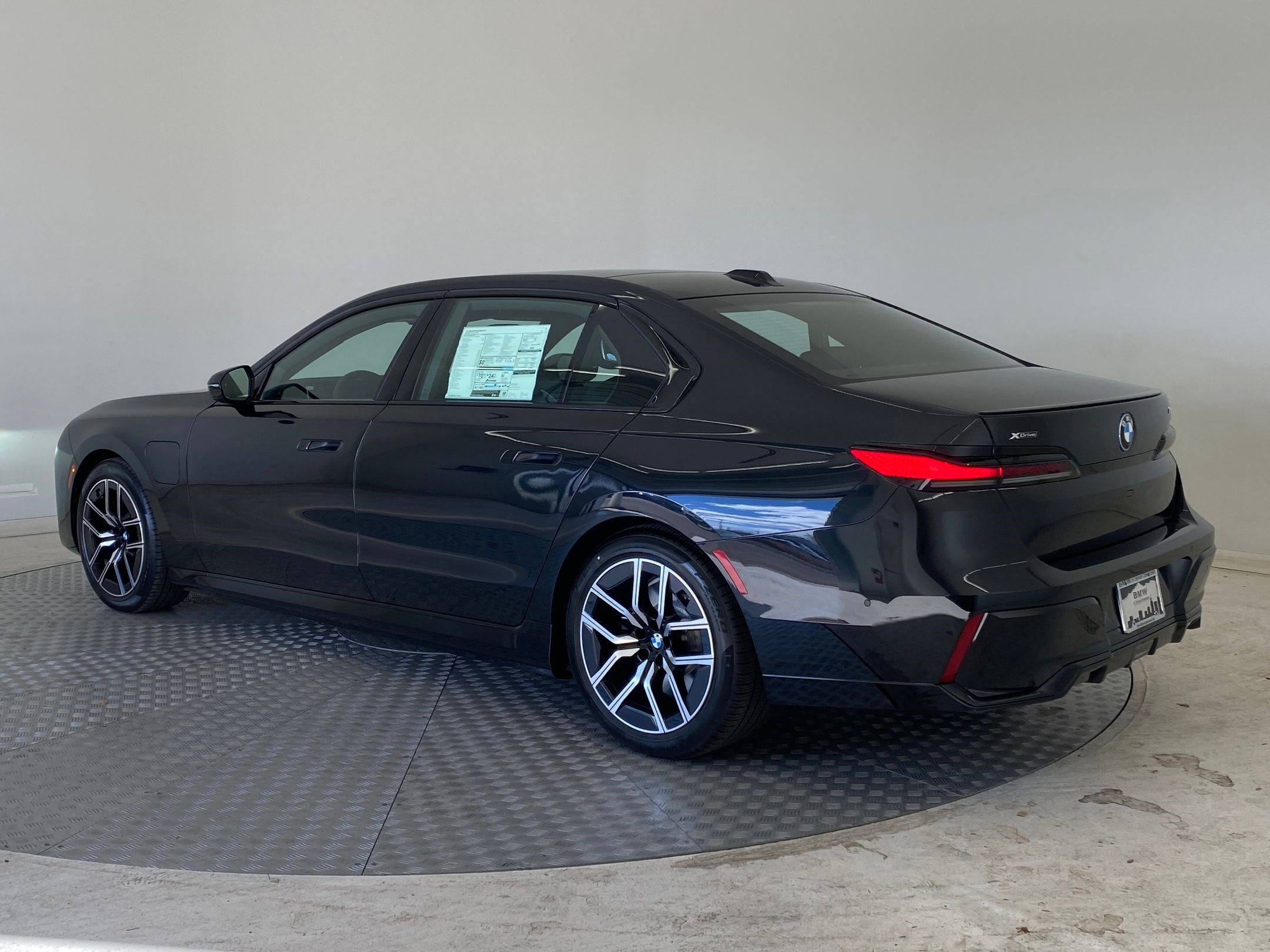 New 2026 BMW 750e xDrive w/ Premium Package image 3