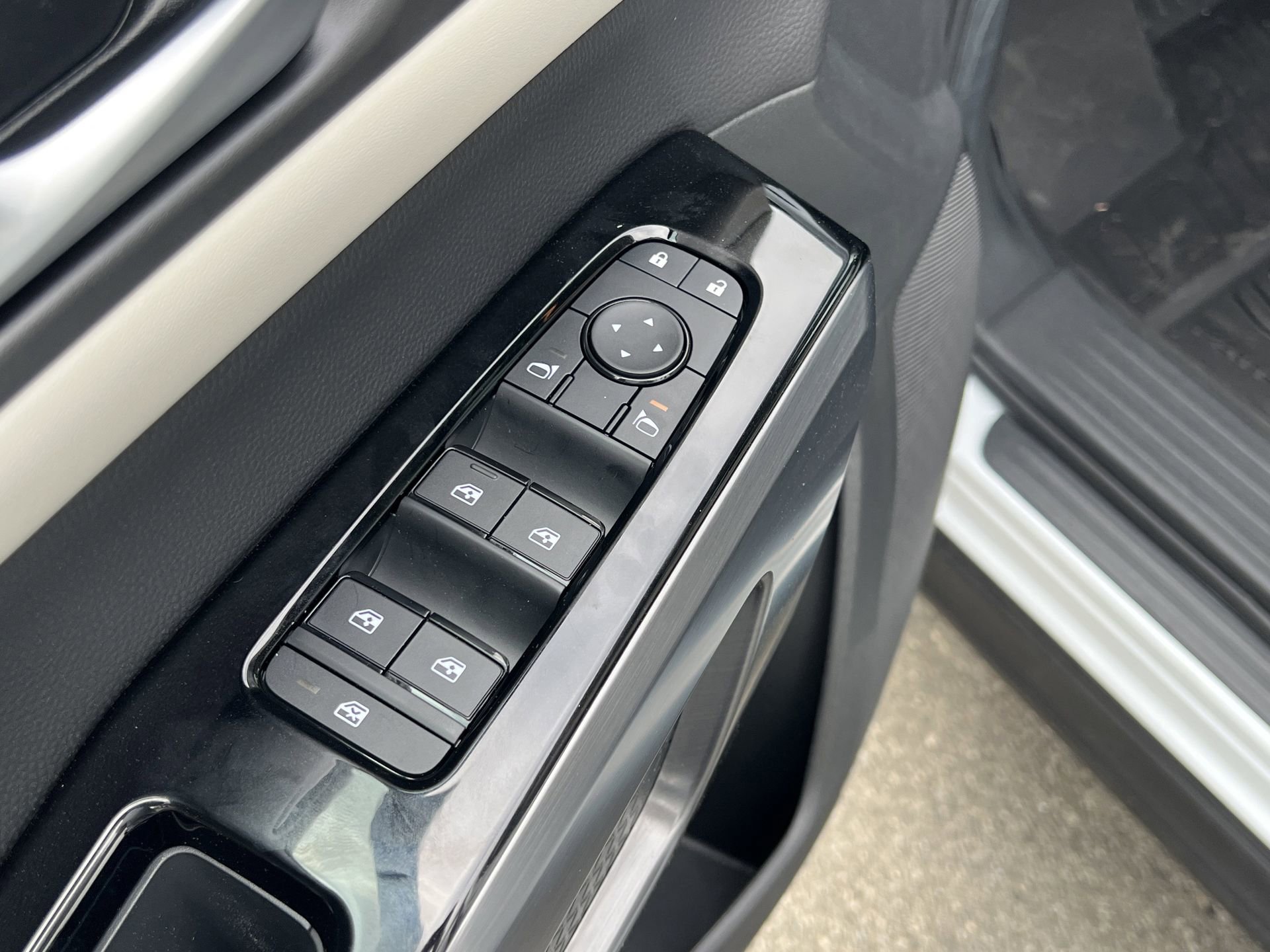 New 2026 Nissan Pathfinder SL image 13