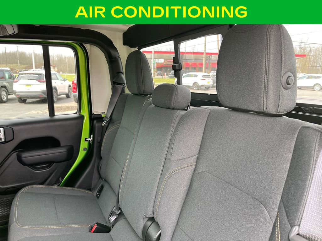 Used 2025 Jeep Gladiator Sport image 16