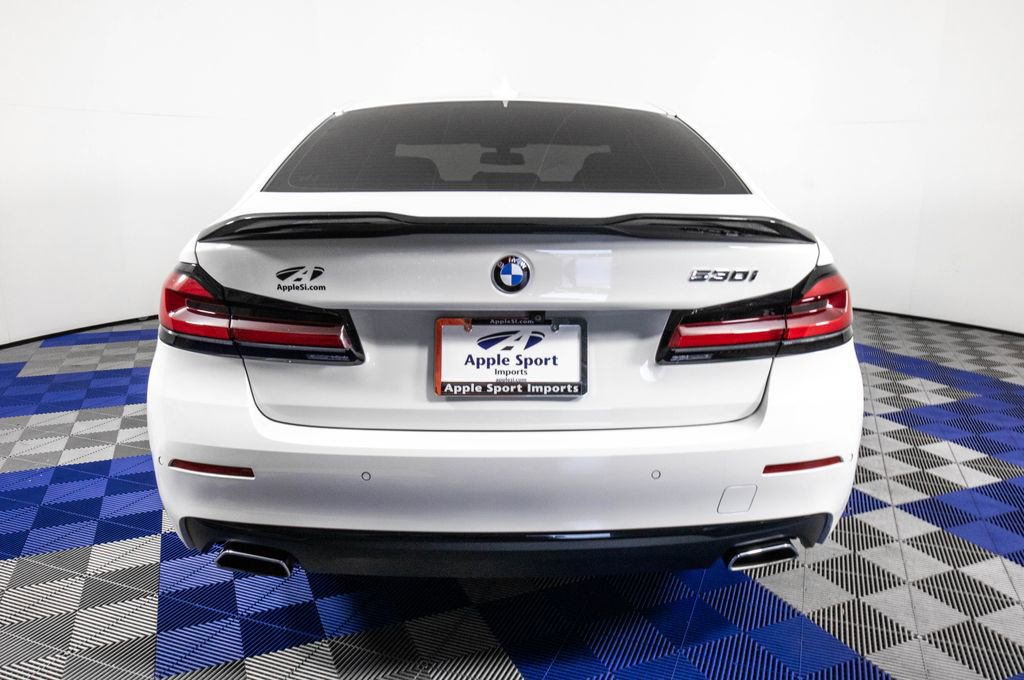Used 2023 BMW 530i w/ Convenience Package RWD image 6