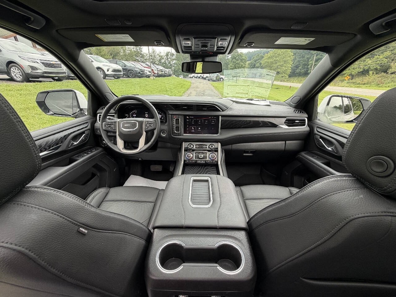 Used 2024 GMC Yukon Denali w/ Max Trailering Package AWD/4WD image 12