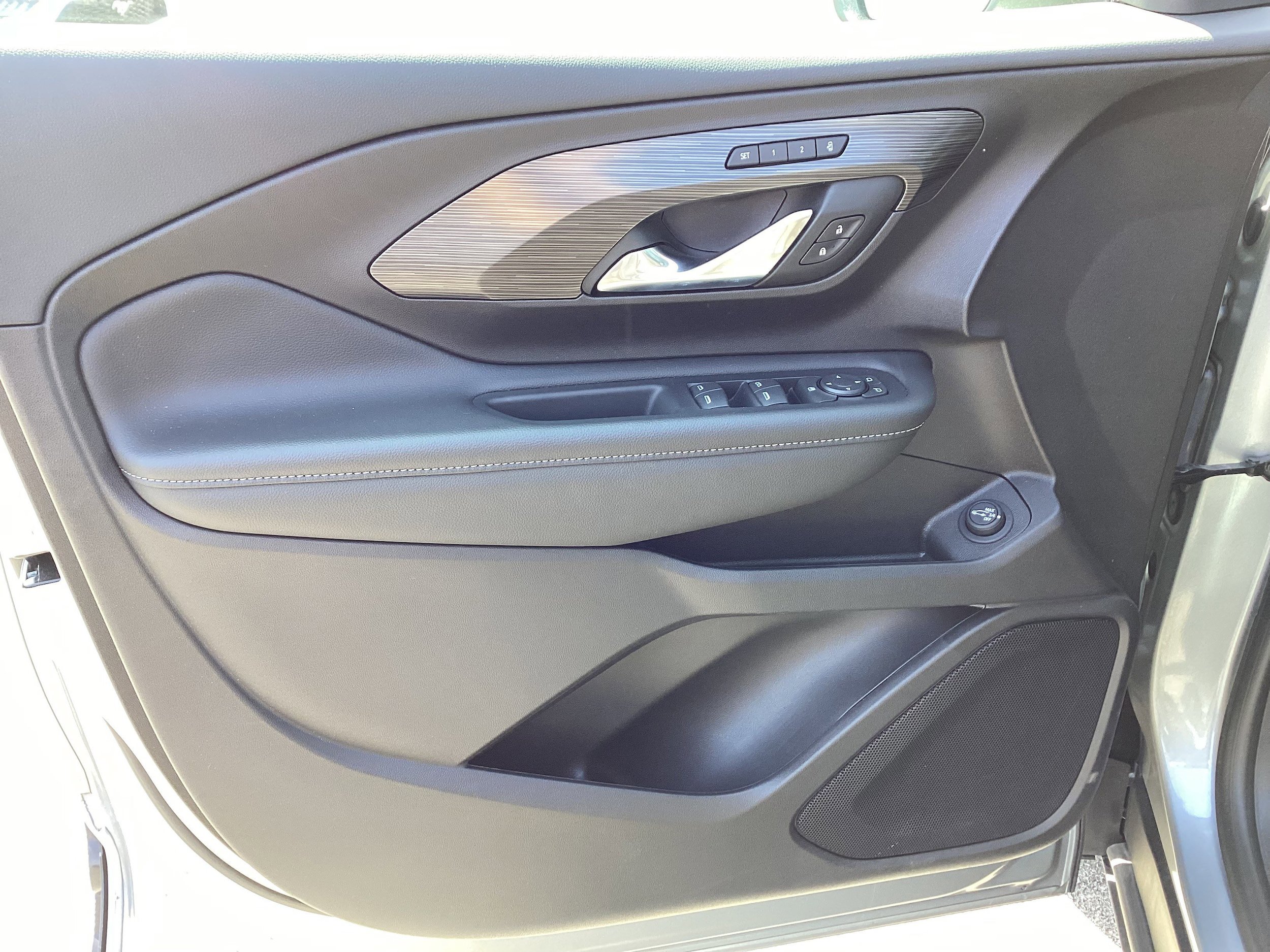 Used 2024 GMC Terrain SLT w/ LPO, Floor Liner Package AWD/4WD image 14