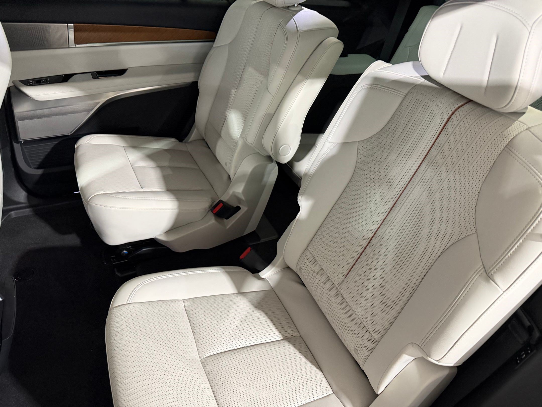 New 2026 Cadillac Vistiq Luxury AWD/4WD image 23