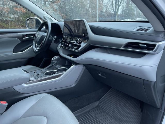 Used 2023 Toyota Highlander Limited AWD/4WD image 29