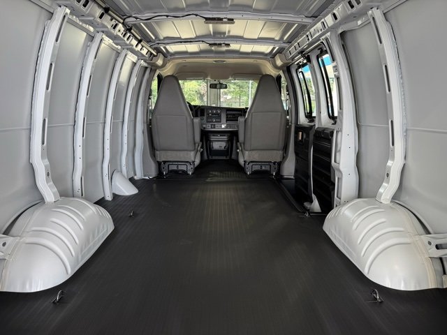 Used 2025 Chevrolet Express 2500 w/ Driver Convenience Package image 9