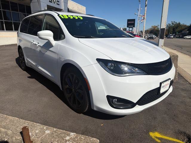Used 2018 Chrysler Pacifica Touring-L Plus FWD image 1