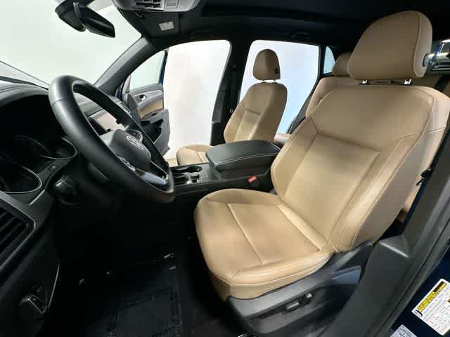 Used 2020 Volkswagen Atlas Cross Sport SE w/ Panoramic Sunroof Package AWD/4WD image 18